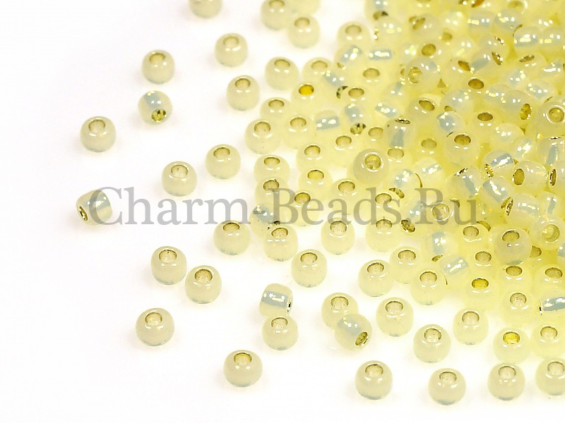 Бисер Toho, размер 11/0. Цвет #2125 (внутреннее серебрение, молочный светлый нарцисс). Производитель - Япония. Цена указана за 10 грамм. | Интернет-магазин товаров для рукоделия