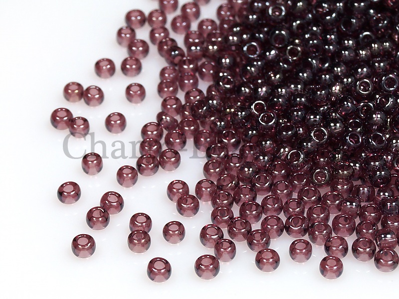 Бисер Toho, размер 15/0.  Цвет #115 (Радужный прозрачный, аметист). Цена указана за 10 грамм. Производитель - Япония.  | Интернет-магазин товаров для рукоделия