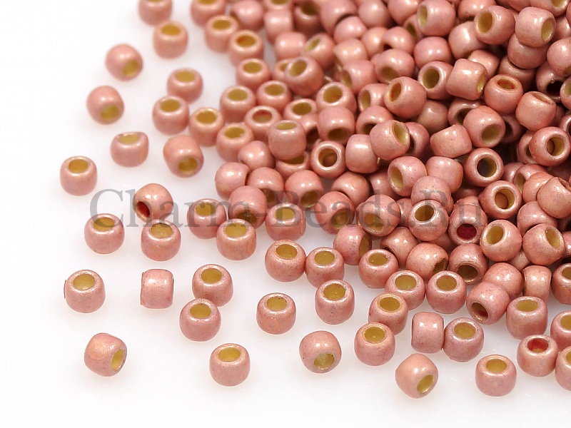 Бисер Toho, размер 11/0. Цвет #PF552F (Гальванизированный матовый, персиковый коралл). Цена указана за 10 грамм. Производитель - Япония. | Интернет-магазин товаров для рукоделия