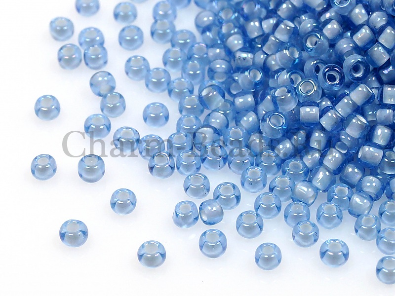 Бисер Toho, размер 11/0. Цвет #933 (Окрашенный изнутри, светлый сапфир/белый). Цена указана за 10 грамм. Производитель - Япония. | Интернет-магазин товаров для рукоделия