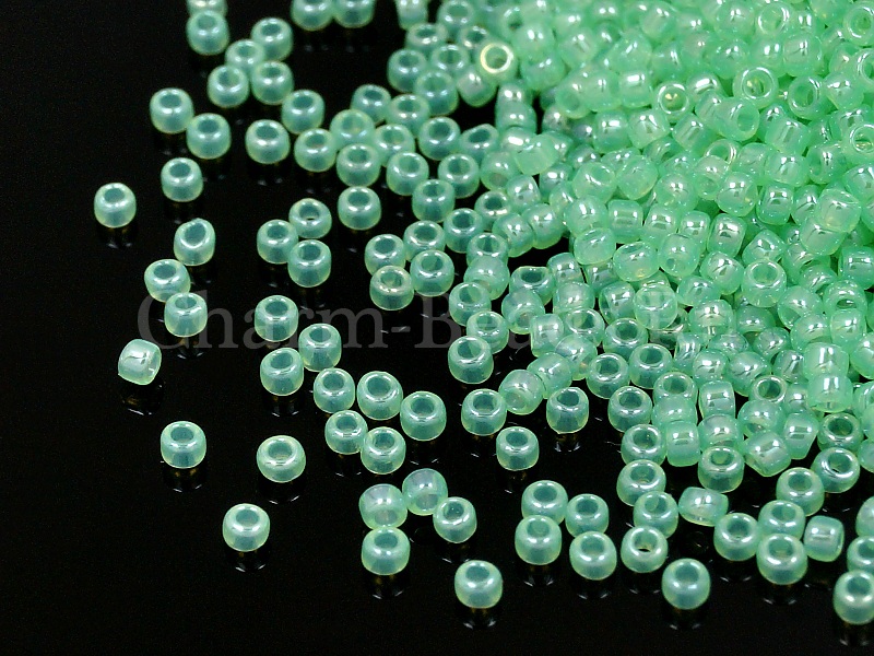 Бисер Toho, размер 15/0. Цвет #144 (Цейлон, сельдерей). Цена указана за 10 грамм. Производитель - Япония. | Интернет-магазин товаров для рукоделия