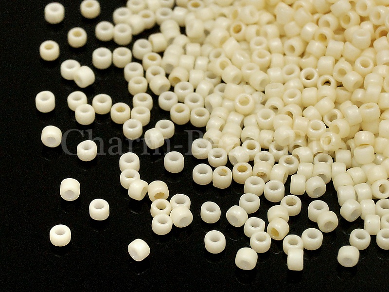 Бисер Toho, размер 15/0. Цвет #762 (Матовый непрозрачный, пастель, скорлупа). Цена указана за 10 грамм. Производитель - Япония. | Интернет-магазин товаров для рукоделия