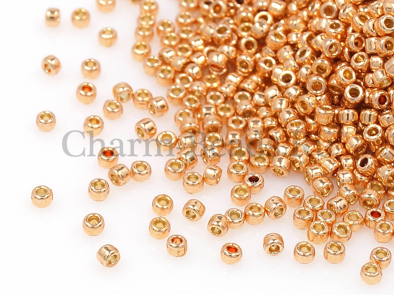 Бисер Toho, размер 15/0. Цвет #PF551 (Permanent Finish гальванизированный, розовое золото). Цена указана за 10 грамм. Производитель - Япония. | Интернет-магазин товаров для рукоделия