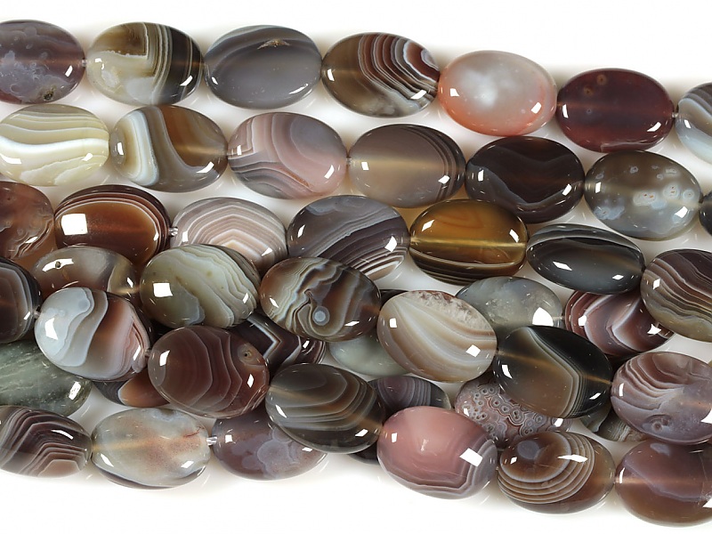 Желтый агат в природе. Агат ботсвана камень. Агат черный (agat-black-14). Халцедон оникс. Агат – полосчатый халцедон минерал.