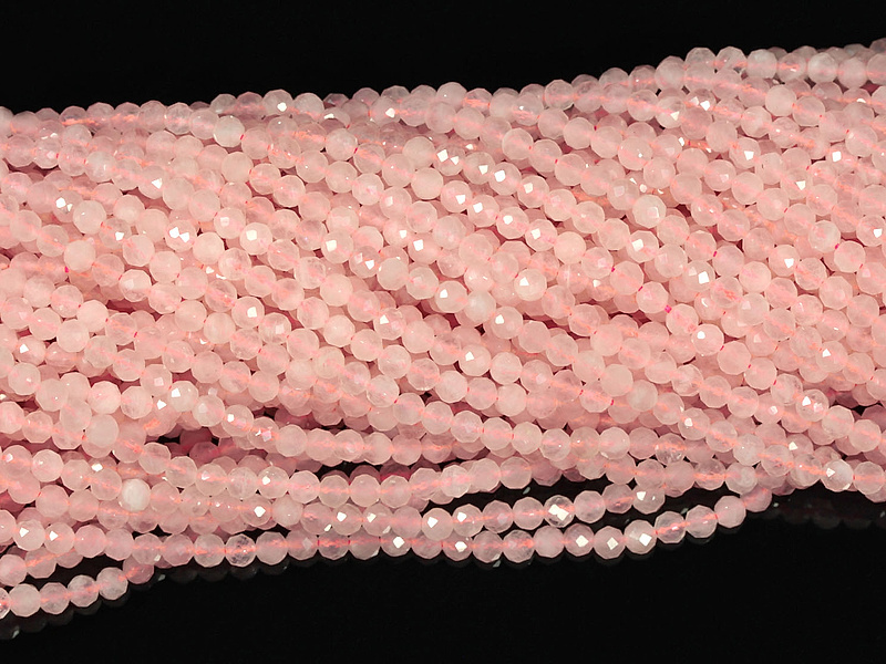 Граненые бусины розового кварца. Диаметр отверстия 0.4 мм. Размеры, вес, длина и количество бусин на нити указано примерно.
