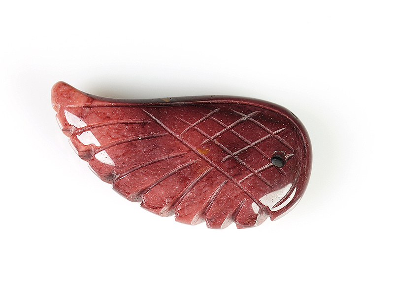 Резная подвеска яшмы Мукаит в форме крыла. Диаметр отверстия 1 мм. Размеры указаны усредненные. 