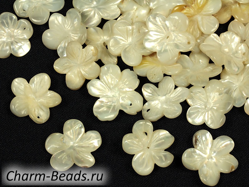 Резные бусины перламутра. Диаметр бокового отверстия 0.8 мм.  Цена указана за одну бусину. Размеры указаны усредненные и могут отличаться между бусинами. Есть естественные вкрапления и выемки. | Интернет-магазин товаров для рукоделия