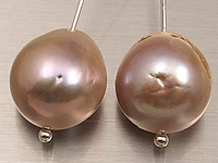 Крупные бусины жемчуга Касуми лайк. Диаметр сквозного отверстия 0.7 мм. Размер бусин: 13х13х11 мм и 14х13х11 мм. Могут встречаться природные неровности и наплывы перламутра. Цена указана за пару., фото №106874