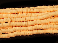 Каучуковые бусины спейсеры "Персик". Диаметр отверстия 2,5 мм. Длина нити примерно 39 см, примерно 390 бусин. Размеры бусин усреднены. Цена указана за нить.
