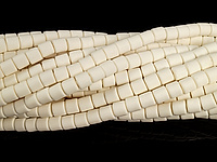Каучуковые бусины трубочки "Слоновая кость".  Диаметр отверстия 1,5 мм. Длина нити примерно 40 см, примерно 63 бусины. Размеры бусин усреднены. Цена указана за нить.