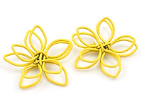 Подвеска "Желтый цветок" для создания украшений. Основа - стальная проволока с цветным покрытием. Цена указана за штуку.