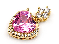 Подвеска "Королевское розовое сердце" для создания украшений. Покрытие - золото 14К. Вставки - ювелирные кристаллы, фианиты. Диаметр подвесного отверстия - 2.5х2 мм. Цена указана за штуку.
