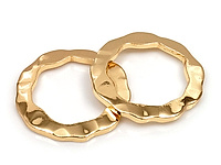 Подвеска-коннектор "Волнистое кольцо" для создания украшений. Покрытие - золото 14К. Цена указана за штуку.
