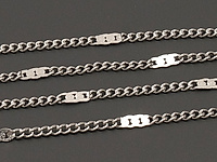 Ювелирная цепочка панцирь для создания бижутерии (украшений). Основа - нержавеющая сталь. Размер звена 1.7 х 1.3 х 0.8 мм. Декоративные элементы располагаются через 14 мм. Звенья запаяны.
