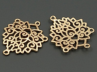 Коннектор "Золотой ажурный цветок лотоса" для создания бижутерии (украшений). Покрытие - золото 14К.  Размеры - 23х19х2 мм. Диаметр подвесных колечек - 1.3 мм, колечки замкнуты.  Цена указана за штуку.
, фото №135136