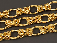 Ювелирная цепочка с глидерным плетением для создания бижутерии (украшений). Покрытие - золото 14К. Ширина цепочки - 6.5 мм, высота - 4 мм. Размер звена - 9x6.5x1.2 мм, не запаяно. Звенья чередуются с декоративными элементами.  Размер декоративного элемента - 9.5x4.6x4.6 мм. Цена указана за 20 см. При покупке от 2 мерок, вы получаете 40, 60 и другие отрезки, кратные 20 см, одним отрезком.
, фото №144907
