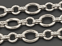 Ювелирная цепочка картье (фигаро) для создания бижутерии (украшений). Покрытие - родий. Размер звеньев - 12х9х2, 7х1.5 и 7х4.5х1.2 мм, не замкнуты. Цена указана за 20 см. При покупке от 2 мерок, вы получаете 40, 60 и другие отрезки, кратные 20 см, одним отрезком.
, фото №153850