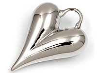 Подвеска "Гладкое серебряное сердце" для создания бижутерии (украшений). Покрытие - родий. Размеры - 28х20х8 мм. Размеры подвесного колечка - 7х5х1 мм, колечко замкнуто. Цена указана за штуку.&nbsp;


, фото №154500