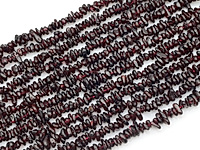 Крошка граната. Местрождение - Бразилия.  Диаметр отверстия 1 мм. Размеры, вес, длина и количество бусин на нити указаны примерно. Точнее замеряем по требованию. Мелкие выемки.
, фото №158608