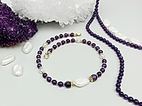 Набор материалов для сборки несложного и эффектного чокера, в котором густо-фиолетовые бусины аметиста гармонично сочетаются с барочным жемчугом майорка и золоченой люкс фурнитурой. Чокер не регулируется по длине.
Мастер - класс, как крепить многорядный замочек к чокеру, смотрите ЗДЕСЬ.
, фото №161166