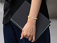 Оригинальная идея потрясающего дизайнера украшений из Афин  Melanie Geargcopoulos. Набор материалов для сборки браслета с жемчугом майорка и ювелирной цепочкой с панцирным плетением в цвете "золото". Длина регулируется при помощи замочка с удлинителем.&nbsp;

Мастер - класс можно посмотреть ЗДЕСЬ. &nbsp;
, фото №161173