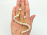 Набор материалов для создания серёжек Барокко — это возможность своими руками собрать элегантное и выразительное украшение. В работе используется тонкая ювелирная цепочка тёплого золотистого оттенка, плавно закручивающаяся в спираль, украшенную натуральным жемчугом с мягким сиянием.&nbsp;

Завершают композицию изящные швензы крючки, придающие изделию лёгкость и подвижность. Украшение выглядит утончённо, подчёркивает женственность и добавляет образу роскошь с ноткой исторического благородства.

Мастер - класс, как собрать серьги Барокко, ЗДЕСЬ. 
, фото №161203