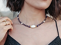 Набор материалов для сборки несложного и эффектного чокера, в котором густо-фиолетовые бусины аметиста гармонично сочетаются с барочным жемчугом майорка и золоченой люкс фурнитурой. Чокер не регулируется по длине.
Мастер - класс, как крепить многорядный замочек к чокеру, смотрите ЗДЕСЬ.
, фото №161211