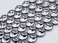 Бусины барочного жемчуга майорка (Majorika) мятый овал темное серебро. Диаметр отверстия 1 мм. Размеры, вес, длина и количество бусин на нити указаны примерно. Мелкие выемки.
, фото №161293