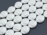 Бусины барочного жемчуга майорка (Majorika) мятый овал белый. Диаметр отверстия 1 мм. Размеры, вес, длина и количество бусин на нити указаны примерно. Мелкие выемки.
, фото №161301