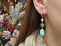 


Серьги снежинки идеально дополнят зимние и праздничные образы. Их носят с уютными свитерами, вечерними платьями, новогодними нарядами и романтичными луками. Актуальны зимой, на праздниках, свиданиях и в качестве нежного акцента в повседневном стиле.
, фото №161508