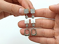 Квадратные серьги с жемчугом майорка - идея со стильным геометрическим акцентом. Прямоугольные швензы, украшенные фианитами, дополняют подвески похожей формы, а белоснежное сияние жемчуга усиливает чёткость форм, линий, порядка и организованности.&nbsp;

Собираются легко и быстро с использованием пинов и бусин.
Цвет и размеры квадратных бусин жемчуга майорка можно поменять на золотой, шоколадный, сиреневый, кремовый и т.д.
, фото №161564