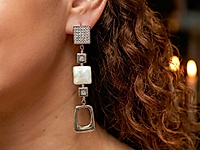 Квадратные серьги с жемчугом майорка - идея со стильным геометрическим акцентом. Прямоугольные швензы, украшенные фианитами, дополняют подвески похожей формы, а белоснежное сияние жемчуга усиливает чёткость форм, линий, порядка и организованности.&nbsp;

Собираются легко и быстро с использованием пинов и бусин.
Цвет и размеры квадратных бусин жемчуга майорка можно поменять на золотой, шоколадный, сиреневый, кремовый и т.д.
, фото №161566