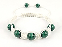 Набор материалов для создания плетёного мужского браслета шамбала с яркими бусинами малахита. Подходит для самостоятельного изготовления оригинального аксессуара.
Как и с чем носить
Стильный аксессуар для повседневных и деловых образов, отлично сочетается с часами, костюмом, джинсами и рубашкой.
Мастер - класс, как собрать плетёный ажурный браслет шамбала, ЗДЕСЬ.
, фото №162372