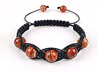 Набор материалов для создания плетёного мужского браслета шамбала с яркими бусинами сардоникса. Подходит для самостоятельного изготовления оригинального аксессуара.

Как и с чем носить

Стильный аксессуар для повседневных и деловых образов, отлично сочетается с часами, костюмом, джинсами и рубашкой.

Мастер - класс, как собрать плетёный ажурный браслет шамбала, ЗДЕСЬ.  &nbsp;
, фото №162373