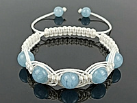 Набор материалов для создания плетёного мужского браслета шамбала с яркими бусинами аквамарина. Подходит для самостоятельного изготовления оригинального аксессуара.
Как и с чем носить
Стильный аксессуар для повседневных и деловых образов, отлично сочетается с часами, костюмом, джинсами и рубашкой.
Мастер - класс, как собрать плетёный ажурный браслет шамбала, ЗДЕСЬ.
, фото №162379