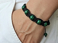 Набор материалов для создания плетёного мужского браслета шамбала с яркими бусинами малахита. Подходит для самостоятельного изготовления оригинального аксессуара.

Как и с чем носить

Стильный аксессуар для повседневных и деловых образов, отлично сочетается с часами, костюмом, джинсами и рубашкой.

Мастер - класс, как собрать плетёный ажурный браслет шамбала, ЗДЕСЬ.  &nbsp;
, фото №162404