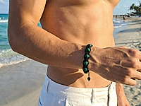 Набор материалов для создания плетёного мужского браслета шамбала с яркими бусинами малахита. Подходит для самостоятельного изготовления оригинального аксессуара.

Как и с чем носить

Стильный аксессуар для повседневных и деловых образов, отлично сочетается с часами, костюмом, джинсами и рубашкой.

Мастер - класс, как собрать плетёный ажурный браслет шамбала, ЗДЕСЬ.  &nbsp;
, фото №162405