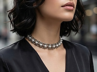 Набор материалов для создания эффектного колье стойки в стиле David Webb, собранного из ювелирной цепочки и натурального жемчуга рис. Комплект подойдёт для самостоятельной сборки украшения с выразительным характером и сложной фактурой. Жемчуг мягко оттеняет металл, создавая баланс между классикой и смелым дизайном.
Как и с чем носить
Такое колье станет акцентом образа и подчеркнёт линию шеи. Его можно носить с лаконичными платьями, жакетами, блузами с открытым вырезом или сочетать с базовыми топами для контраста. Подходит как для вечерних выходов, так и для стильных дневных образов.
Мастер - класс, как собрать парчовое колье и браслет в стиле David Webb , ЗДЕСЬ.
, фото №162450