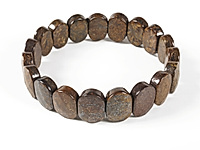 Граненые бусины прямоугольники бронзита с двумя отверстиями. Месторождение - Бразилия. Диаметр отверстия 1.3 мм. Расстояние между отверстиями - 5 мм. Размеры и вес усреднены. Точнее замеряем по требованию. Изредка мелкие выемки.
, фото №162776