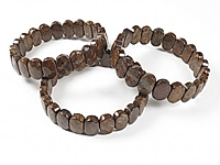 Граненые бусины прямоугольники бронзита с двумя отверстиями. Месторождение - Бразилия. Диаметр отверстия 1.3 мм. Расстояние между отверстиями - 5 мм. Размеры и вес усреднены. Точнее замеряем по требованию. Изредка мелкие выемки.
, фото №162777