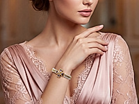 Мастер - класс по сборке изящного браслета с жемчугом майорка и ювелирной цепочкой. Центральный элемент украшения - клевер, собранный из четырёх бусин в форме сердечек. Дизайн вдохновлён культовым колье Bulgari с сердцем из аметиста и сочетает в себе символику чувств и удачи.&nbsp;

Как и с чем носить

Жемчуг майорка придаёт браслету благородный блеск и аккуратную форму, а цепочка делает его лёгким и комфортным для повседневной носки. Браслет подходит к романтичным, классическим и вечерним образам, легко комбинируется с другими украшениями и станет отличным подарком или авторским украшением, созданным своими руками.

Мастер - класс, как собрать браслет с клевером из сердечек, ЗДЕСЬ.&nbsp;
, фото №162790