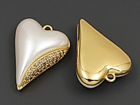 Подвеска "Жемчужное сердце с кристаллами" для создания бижутерии (украшений). Покрытие - золото 14К, жемчужная эмаль. Вставки - инкрустация прозрачными фианитами. Размеры - 21х16х7 мм. В длину с подвесным колечком - 25 мм. Размеры подвесного колечка - 5х3 мм, колечко не замкнуто. Цена указана за штуку.
, фото №162947