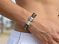 Набор материалов для мужского браслета с двумя выразительными бусинами пантерами - стильное решение для создания украшения своими руками. В комплект входят бусины гематита, акцентные элементы, вощеный шнур для плетения по классической схеме шамбала.&nbsp;

Мастер - классы, как плести браслеты шамбала, ЗДЕСЬ.&nbsp;

Контраст темно-серого, золотого и серебряного оттенков подчеркивает характер, а пантеры придают браслету силу и статус. Идеально для подарка мужчине.

Ширину браслета можно менять, прибавляя либо убавляя количество шнуров, бусины и фурнитура также могут быть заменены на любые другие по форме, цвету и расположению.&nbsp;

, фото №163013