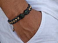 Набор материалов для мужского браслета с двумя черными бусинами пантерами - стильное решение для создания украшения своими руками. В комплект входят бусины гематита, акцентные элементы, вощеный шнур для плетения по классической схеме шамбала.&nbsp;

Мастер - классы, как плести браслеты шамбала, ЗДЕСЬ.&nbsp;

Контраст темно-серого, золотого и черного оттенков подчеркивает характер, а пантеры придают браслету силу и статус. Идеально для подарка мужчине.

Ширину браслета можно менять, прибавляя либо убавляя количество шнуров, бусины и фурнитура также могут быть заменены на любые другие по форме, цвету и расположению.&nbsp;

, фото №163021