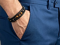 Набор материалов для создания мужского браслета включает прочный шнур, бусины тигрового глаза с глубоким коричневым оттенком, бусины черного агата. Контраст металла и натурального камня придаёт украшению брутальный характер и фактурность.&nbsp;

Подходит для самостоятельной сборки стильного аксессуара в современном или casual-формате. Длина браслета регулируется добавлением бусин, цепочек и шнура, в наборе их достаточно.

Мастер - класс, как собрать мужской браслет, ЗДЕСЬ.

Как и с чем носить

Носите с кожаной курткой, цветами индиго, рубашками тёмных тонов или базовой футболкой, браслет подчеркнёт вашу уверенность и отличный вкус.&nbsp;
, фото №163066