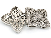 Многорядный коннектор "Серебряный ажурный ромб" для создания бижутерии (украшений). Покрытие - родий. Вставки - инкрустация фианитами. Размеры - 29х29х4.5 мм. Размеры восьми боковых отверстий по кромке ромба - 8.5х1.5 мм. Внутреннее пространство ромба - 25х14х4 мм. Максимальный диаметр подходящих бусин - до 3 мм. Цена указана за штуку.&nbsp;

, фото №163110