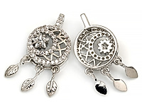 Подвеска коннектор "Серебряный ловец звездных снов" для создания бижутерии (украшений). Покрытие - родий. Вставки - инкрустация фианитами. Размеры - 21х11х4 мм. Размеры центрального элемента - 11.4 мм, внутреннее пространство - 9х4 мм, 6 отверстий по кромке - 3х1 мм. Размеры прямоугольного подвеса - 3х1.3 мм, подвес замкнут. Размеры трех съемных подвесок листьев - 7х3х1 мм, подвесные колечки не замкнуты. Цена указана за штуку.
, фото №163157