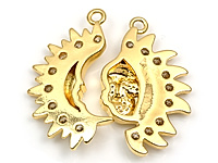 Парные золотые подвески "Луна и солнце" для создания бижутерии (украшений). Покрытие - золото 14К. Вставки - инкрустация фианитами. Размеры солнца с бейлом - 28х15х3 мм, бейл - 5х3.5 мм, бейл разъемный и снимается. Длина солнца без бейла - 24 мм. Размеры луны с бейлом -  28х13х3 мм, бейл - 5х3.5 мм, бейл разъемный и снимается. Длина луны без бейла - 24.5 мм.  Цена указана за штуку.
, фото №163164