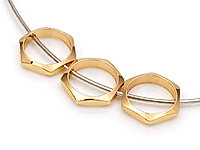 Рамка для бусин "Золотой шестгранник" для бусин диаметром до 10.3 мм. Покрытие - золото 14К. Диаметр внутреннего пространства рамки - 10.5 мм. Диаметр двух отверстий для тросика - 1 мм. Цена указана за штуку.
, фото №163233