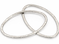 Подвеска "Серебряный мятый овал" для создания бижутерии (украшений). Покрытие - родий. Размер внутреннего пространства - 24х14 мм. Цена указана за штуку.
, фото №163419